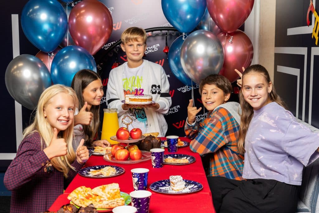 Para aniversários com bolo, snacks e tempo para celebrar